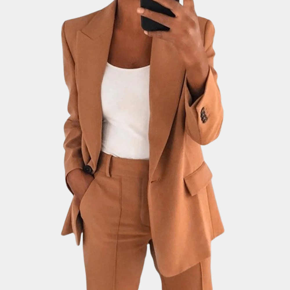 Lightweight women’s suit set – relaxed blazer and trousers, high-quality fabric, for summer occasions