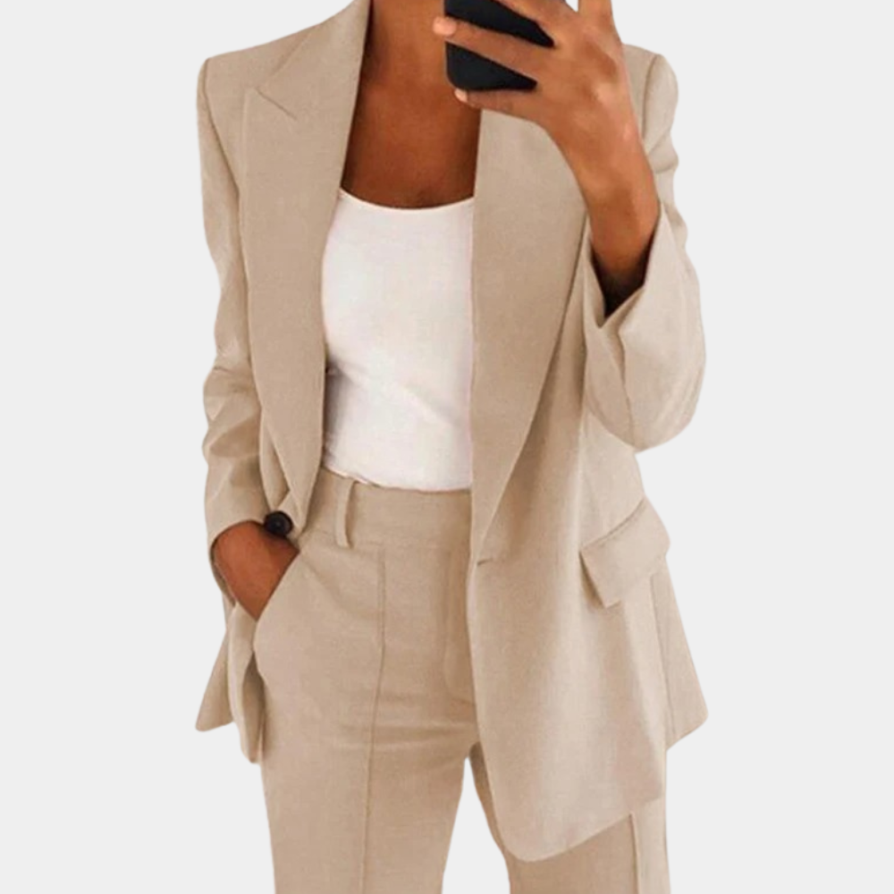 Lightweight women’s suit set – relaxed blazer and trousers, high-quality fabric, for summer occasions