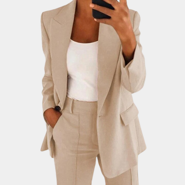 Lightweight women’s suit set – relaxed blazer and trousers, high-quality fabric, for summer occasions