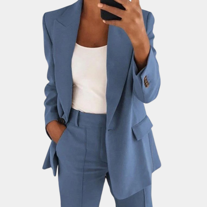 Lightweight women’s suit set – relaxed blazer and trousers, high-quality fabric, for summer occasions
