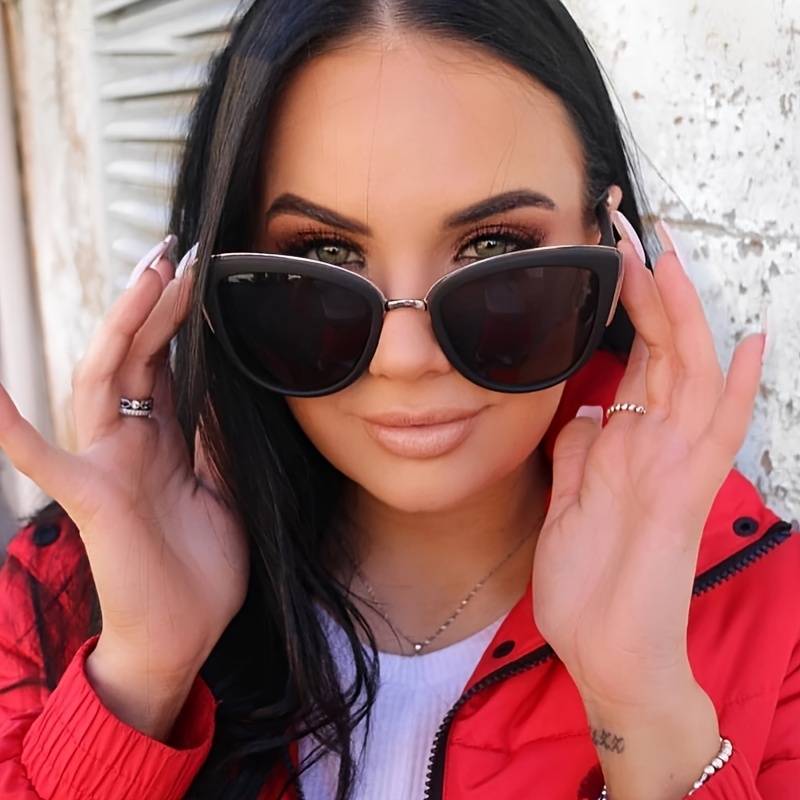 Lightweight women’s cat eye sunglasses – UV400 protection, trendy design, for summer 2025