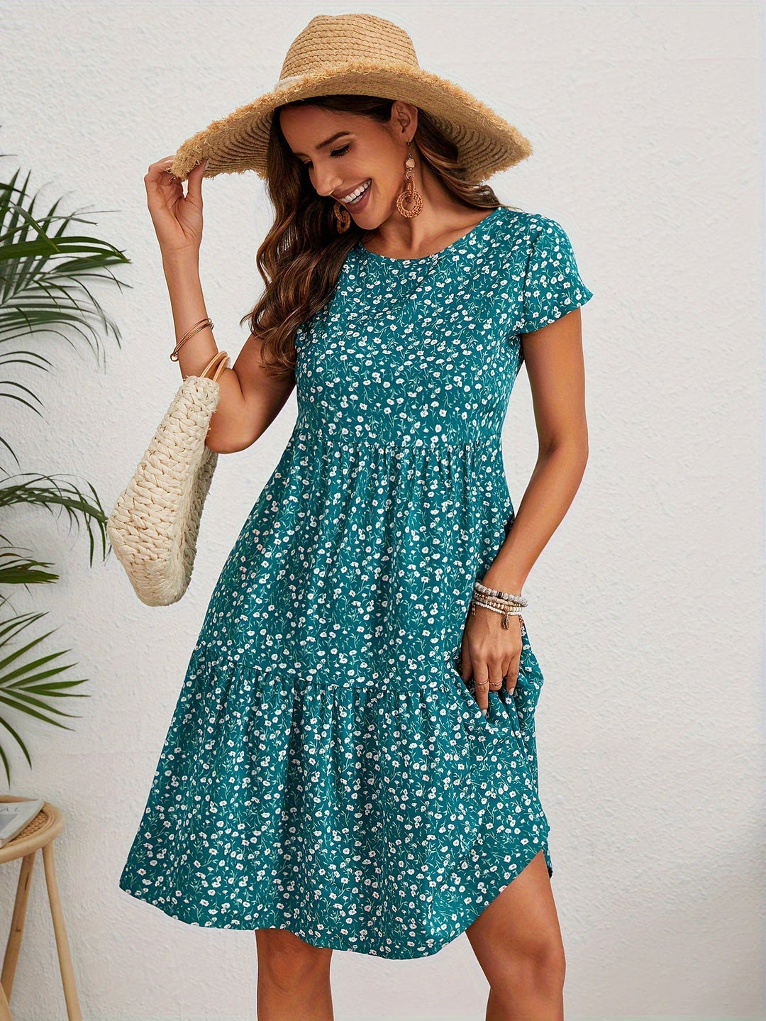 Vintage Floral Wedding Guest Dress with Circular Neckline and Short Sleeves
