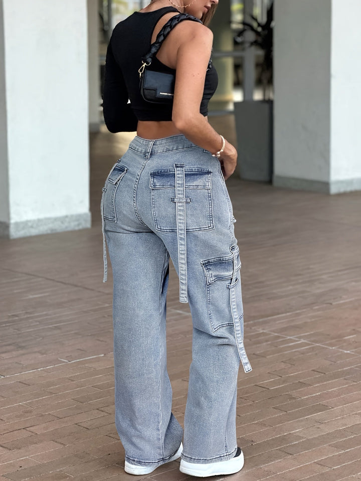 Trendy Light Blue Cargo Jeans for Women with Stretch Fabric and Practical Pockets for Everyday Comfort