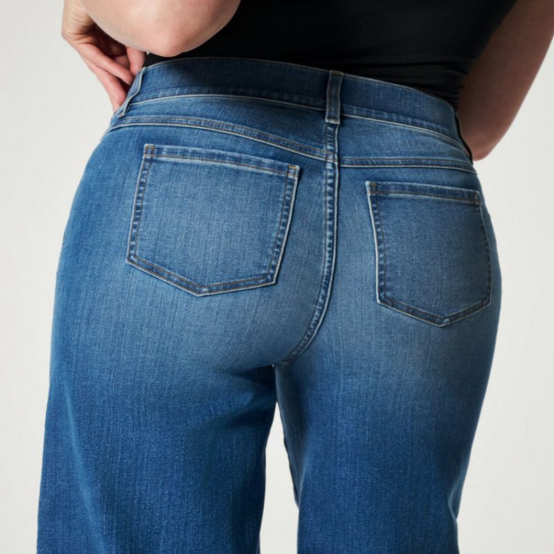 Stretchy and Flattering Women’s Wide-Leg Jeans - High-Rise Knitted Denim, Smooth Waistband, Weekend