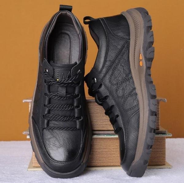 Hand-Sewn Leather Leisure Shoes for Men, Waterproof, Comfortable, Non-Slip Rubber Sole, Lightweight for Outdoor Activities