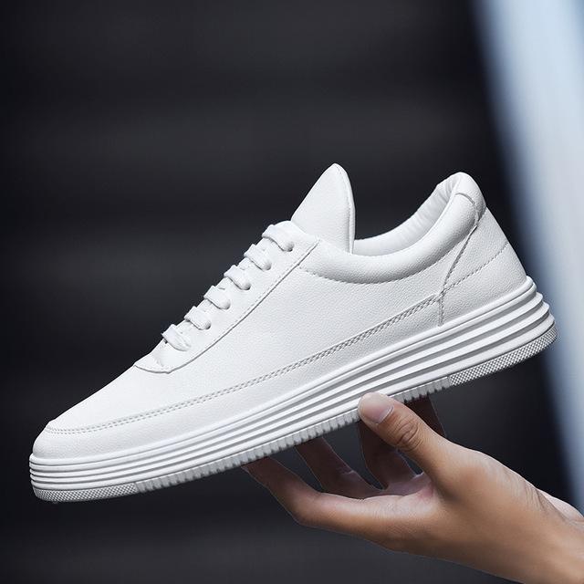 Relaxed Leather Sneakers for Men with Premium Upper and Durable Rubber Sole for Optimal Comfort