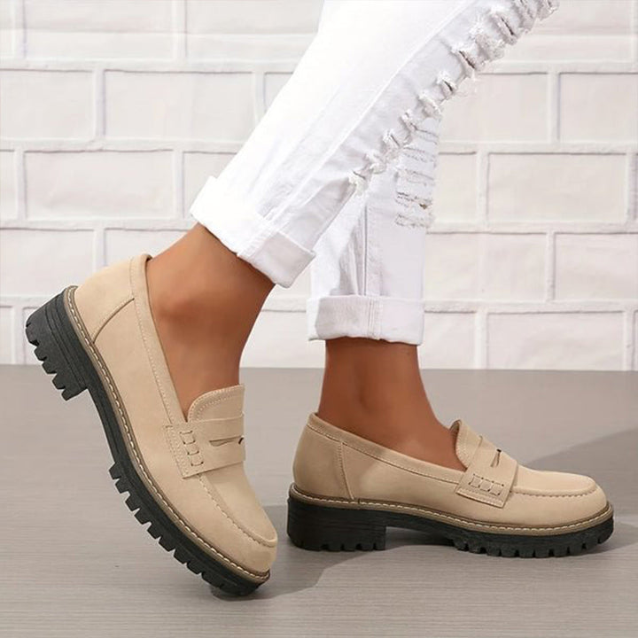 Thick Platform Moccasins for Women with 4.5 cm Padded Sole, Slip-On Design, Comfortable and Supportive Moccasin Slippers