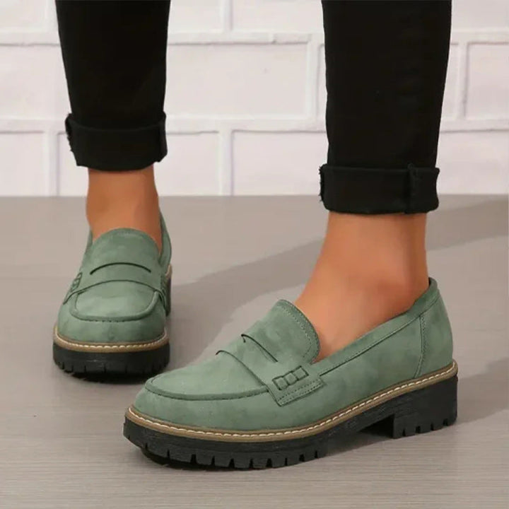 Thick Platform Moccasins for Women with 4.5 cm Padded Sole, Slip-On Design, Comfortable and Supportive Moccasin Slippers