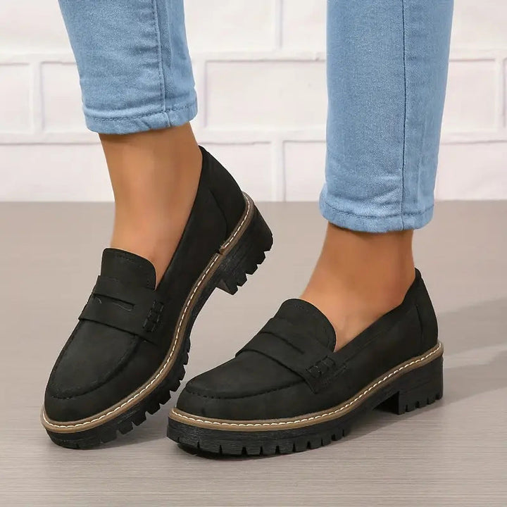 Thick Platform Moccasins for Women with 4.5 cm Padded Sole, Slip-On Design, Comfortable and Supportive Moccasin Slippers