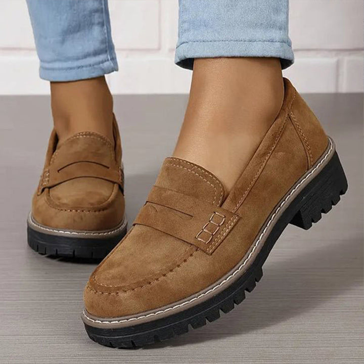 Thick Platform Moccasins for Women with 4.5 cm Padded Sole, Slip-On Design, Comfortable and Supportive Moccasin Slippers